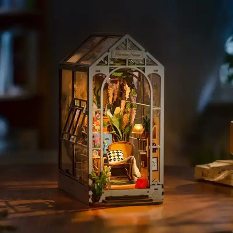 Book Nook Garden House - 2025